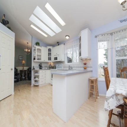 Kitchen Cabinets & Storage